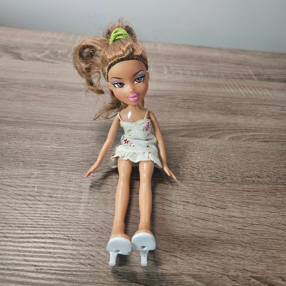 Bratz Yasmin Doll 2001 MGA Entertainment Y2K Fashion White Floral Dress Shoes